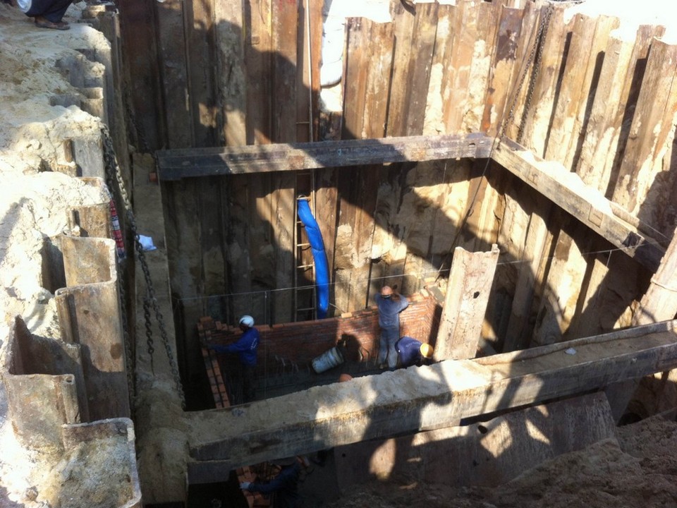 Thi cong ho ga Duong Van Don.jpg